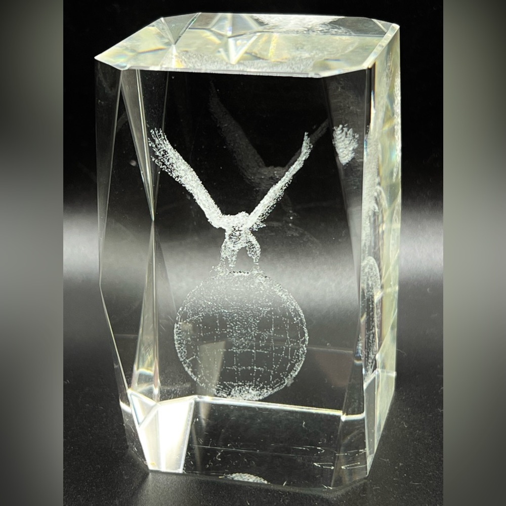 Clear Art Glass Paperweight Home Decor Eagle Planet Earth Peace 3 in Height